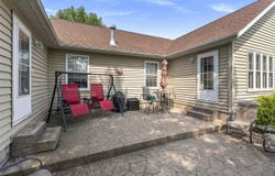 920 S 4th St, IA 52653
