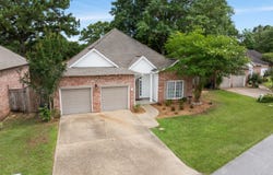 38 Stones Throw Dr., Hattiesburg, MS 39402