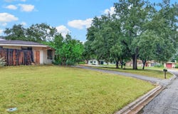 1 Buena Vista Circle, Uvalde, TX 78801