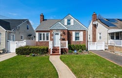 1120 Esther St, Franklin Square, NY 11010