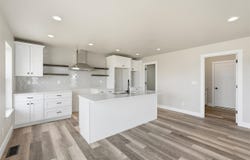 808 Crestview Dr, Solon, IA 52333