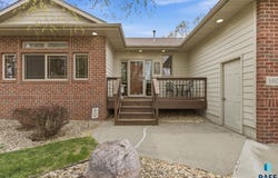 1609 S Locust Ave, Brandon, SD 57005