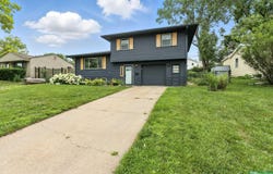 1705 Hillside Drive, Omaha, NE 68114
