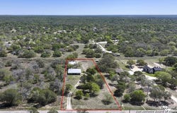 904 Eagle Creek, Floresville, TX 78114