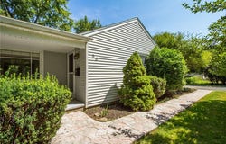 55 Peachtree Road, Penfield, NY 14526
