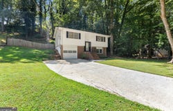 1421 Northwood Circle NE, Gainesville, GA 30501
