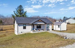 346 Butterfly Ln, Jamestown, TN 38556