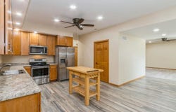 201 N Devoe St, IA 52755