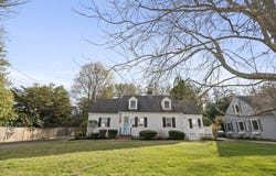 110 Linden St, Hamilton, MA 01982