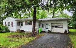 130 Mountain Pkwy, Green Brook Twp., NJ 08812-2217