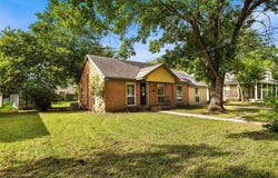 1126 W 7th Street, McGregor, TX 76657