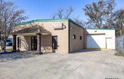208 W Eastbank Ave, Gonzales, LA 70737
