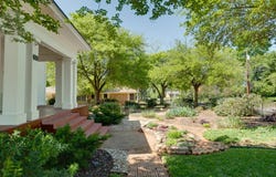 403 S Royall, PALESTINE, TX 75801