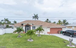 946 SE 23rd Place, Cape Coral, FL 33990