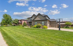 15914 Wilden Drive, Urbandale, IA 50323