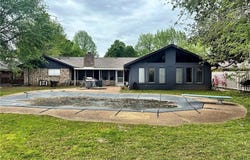 300 Fryar  DR, Sallisaw, OK 74955