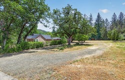 125 Hudspeth Lane, Shady Cove, OR 97539