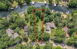 N1464 S BRANCH Path, KESHENA, WI 54135