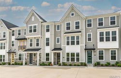 8927 Gateway Heights E, Richmond Heights, MO 63144