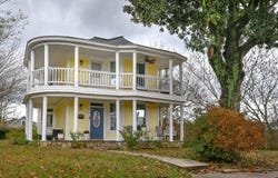 604 Tenth St., Mena, AR 71953
