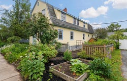 14 Charles Road, Cape Elizabeth, ME 04107