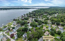 7 Broadview Avenue, Bristol, RI 02809