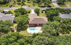 829 Redwood Avenue, Rockport, TX 78382