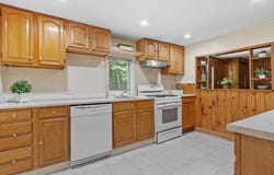 42 Fuller Ave, Lancaster, MA 01523