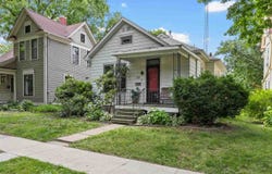 323 Brown St, IowaCity, IA 52245