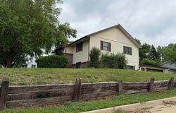 540 S 8th St, Akron, IA 51001