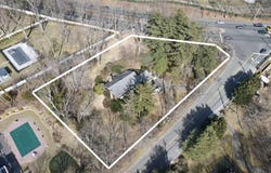499 Stonytown Road, Manhasset, NY 11030