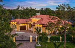 2340 BAYSHORE ROAD, NOKOMIS, FL 34275