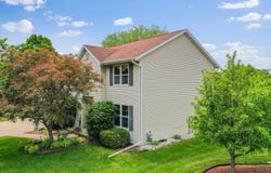 803 W GILE Circle, DE PERE, WI 54115-3684