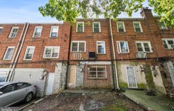 37 CONCORD RD, DARBY, PA 19023