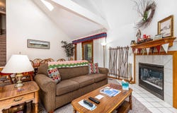 2 Canterbury, GALENA, IL 61036
