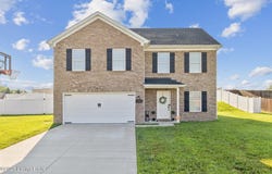 146 Spring Lake Ln, Louisville, KY 40229