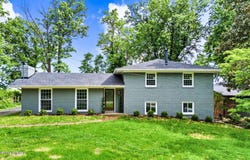 3212 Five Oaks Pl, Louisville, KY 40207