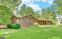 290 Hartwell, Lavonia, GA 30553