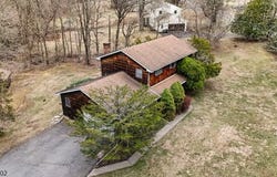 95 Skyview Dr, Washington Twp., NJ 07882
