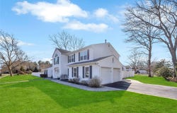 2 Belmont Court, Holbrook, NY 11741