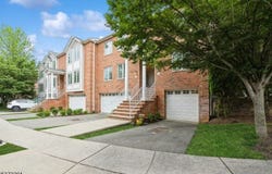 18 Skymark Ct, Upper Saddle River Boro, NJ 07458-2318