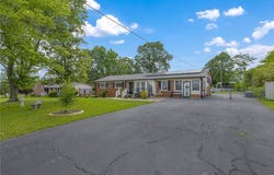 208 Kenneth Drive, Boiling Springs, SC 29316