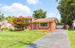 6017 Princess Way, Louisville, KY 40219