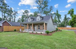 2204 N Oak, Valdosta, GA 31602