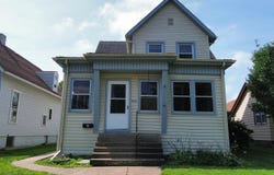 633 4TH Avenue South, Clinton, IA 52732