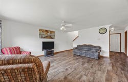 307 Windflower Ln, IA 52223