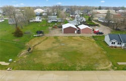 708 Pointer Circle, Center Point, IA 52213