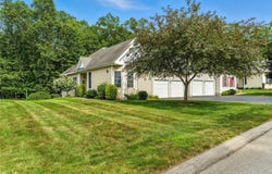 35 Andrews Drive, Uxbridge, MA 01569