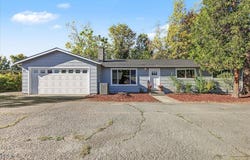 207 Oak Street, Phoenix, OR 97535