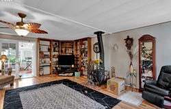 433 MYEENA Loop, Florence, OR 97439
